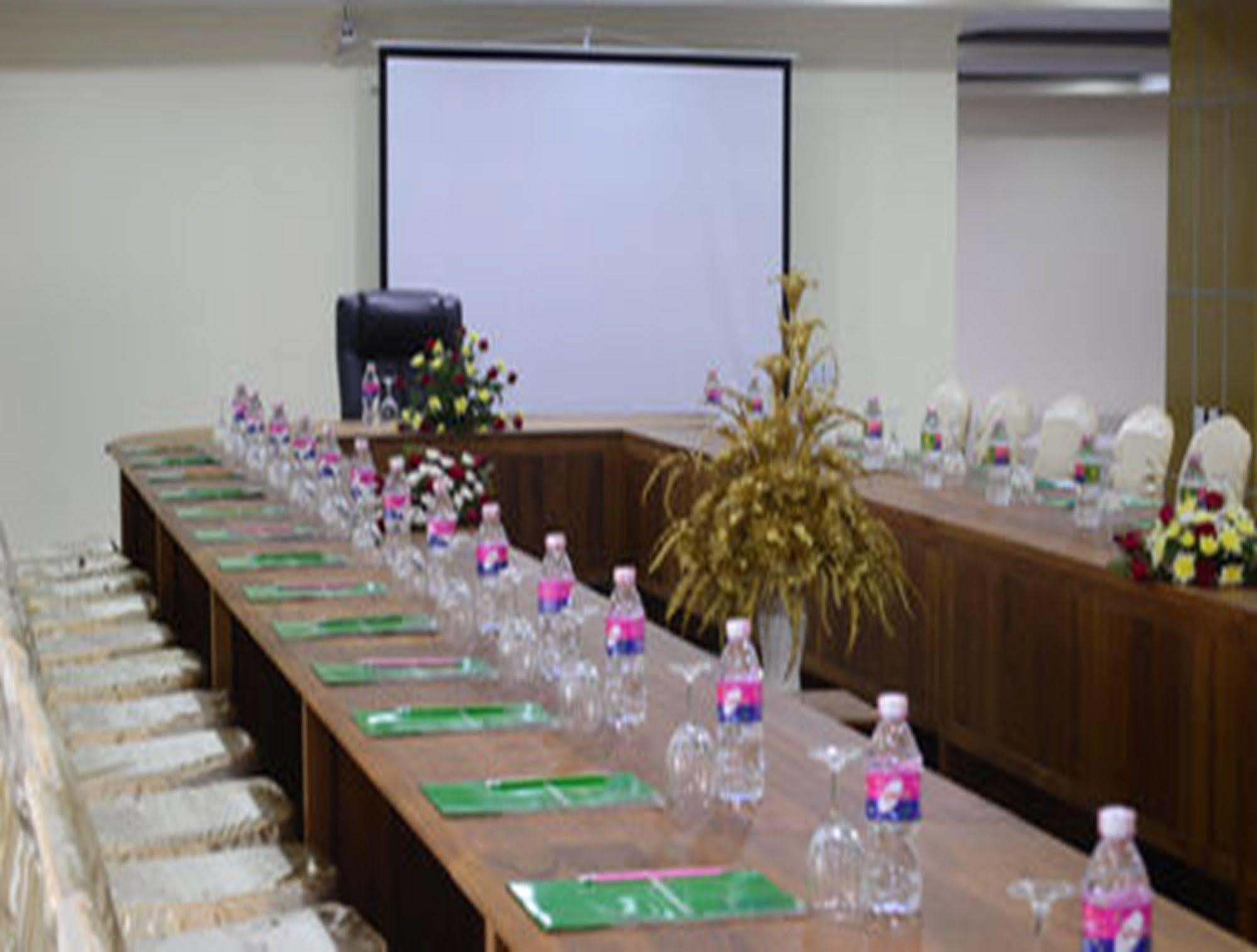Myat Nan Yone Hotel Naypyidaw Exterior photo